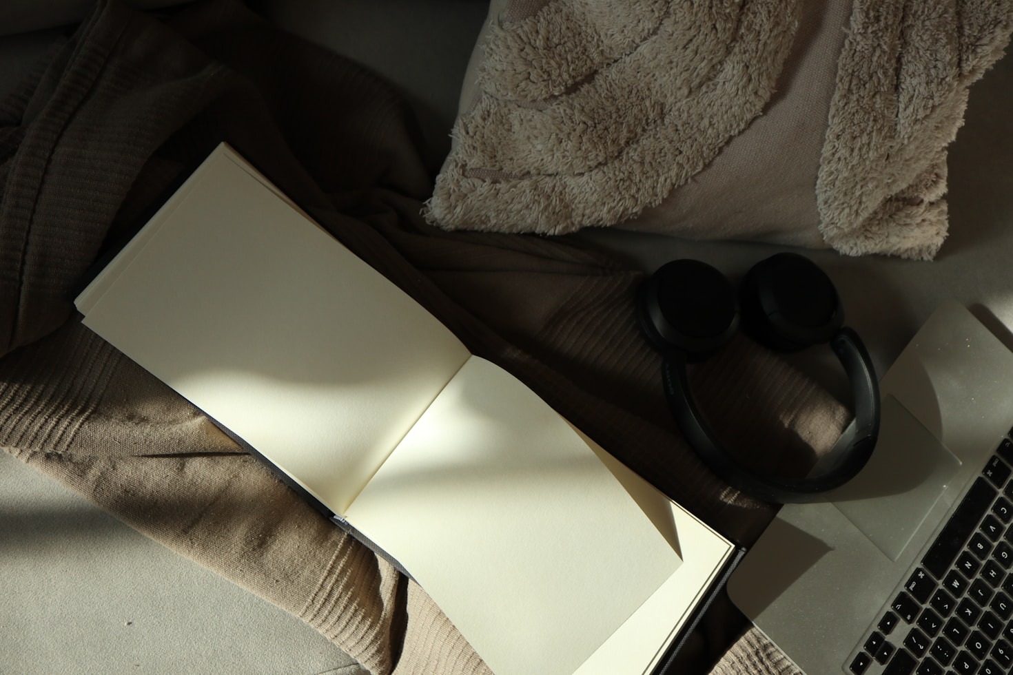 10 Side Hustles to Boost Your Income Elegantly
